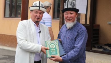 Жалал-Абад-облусунда-имамдарга-Куран-китеби-таратылды