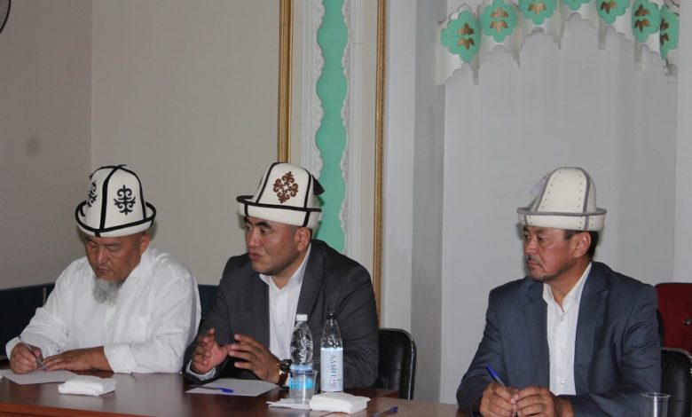 Азирети-Муфтий-Замир-кары-Ракиев-Ош-шаарынын-жалпы-имамдарына-жыйын-өткөрдү