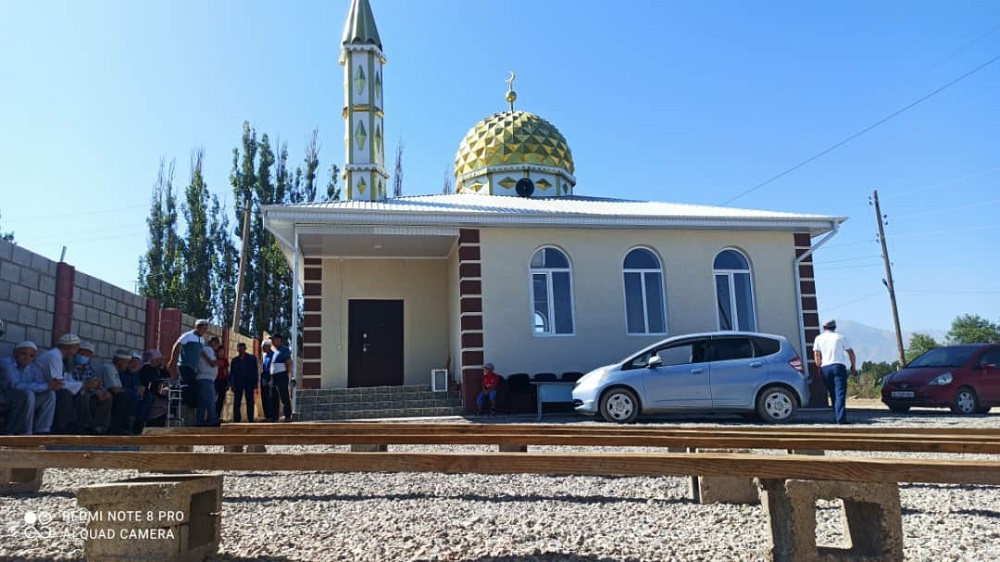 Бакай-—-Ата-районундагы-Ак-—-Дөбө-айылында-жаңы-мечит-ишке-берилди