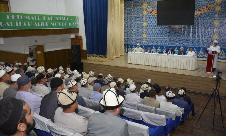 Таласта-«Эгемендүү-Кыргызстандын-диний-чөйрөсүндөгү-мамлекеттик-саясаты-жана-Ислам-дини»-аттуу-конференция-өтүп,-дин-кызматкерлери-сыйланышты