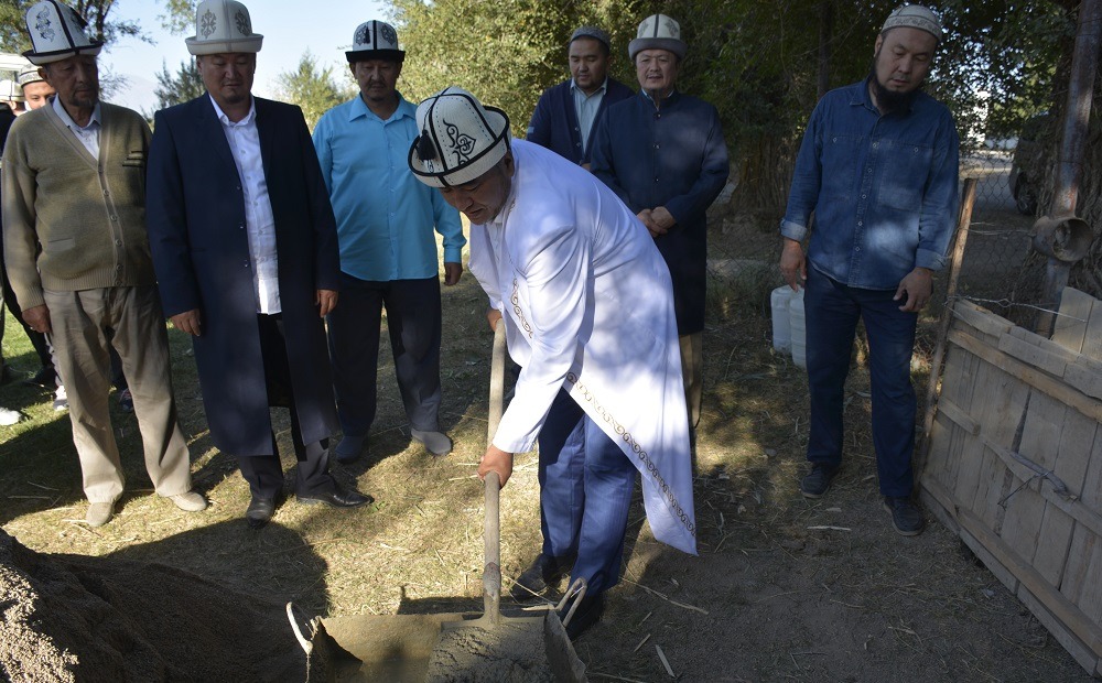 Азирети-Муфтий-Замир-кары-Ракиев-Талас-облустук-казыятынын-жаңы-идарасына-капсула-салды