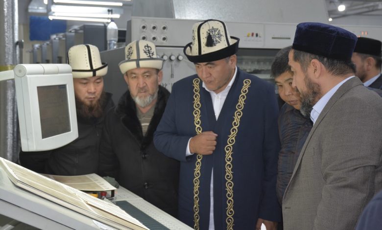 Дин-аалымдары-Ташкент-шаарындагы-ыйык-Курани-Каримди-жана-көптөгөн-илимий-китептерди-басып-чыгарган-“hilal-nashr”-басма-үйүнө-баршыты